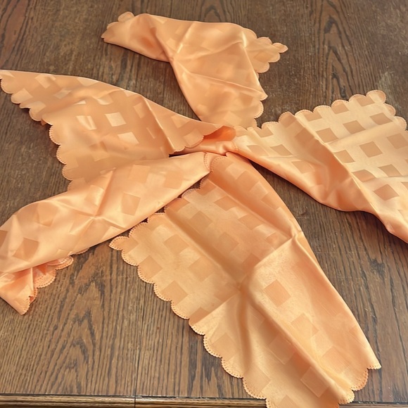 Vintage 5pcs Set Dining Table Covers - Picture 8 of 9